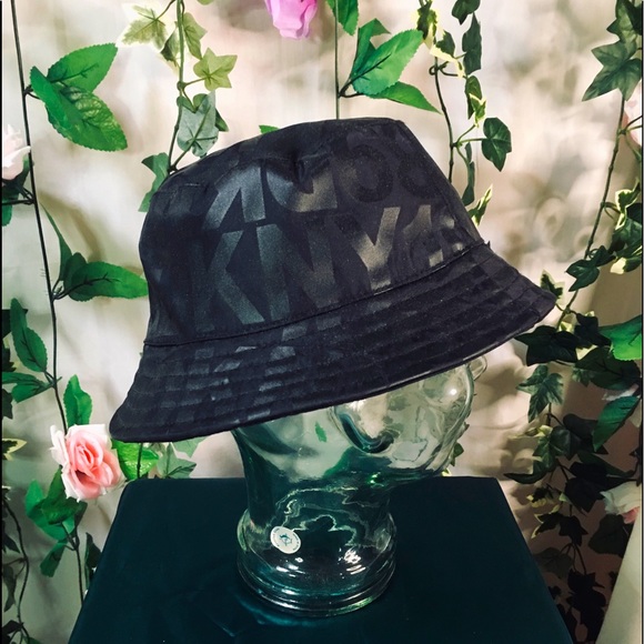 New authentic DKNY logo black bucket hat π€ - Picture 2 of 5